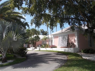 320 Gulf Shore Blvd S, Naples, FL 34102
