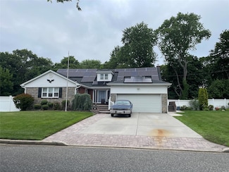 267 N Poplar St, Massapequa, NY 11758
