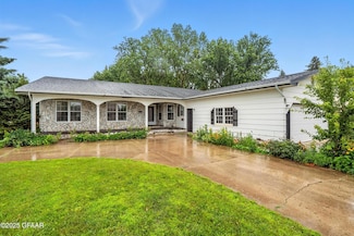 421 Lewis Ave, Larimore, ND 58251