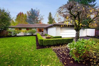 9401 NE 32nd St, Clyde Hill, WA 98004