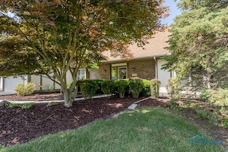 8036 Ivywood Ln, Sylvania, OH 43560