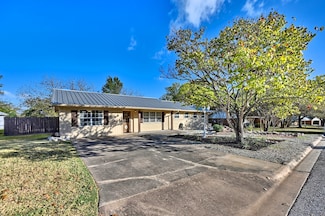 1006 Top Hill Dr, Brenham, TX 77833