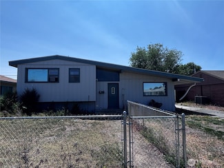 927 E Cherry Ave, Moses Lake, WA 98837
