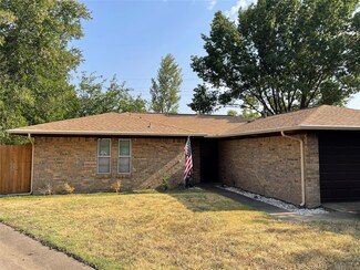 702 Live Oak Ct, Red Oak, TX 75154
