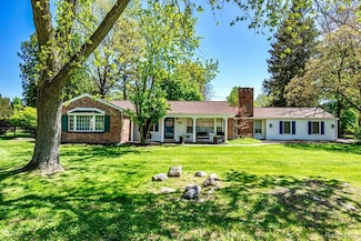 6861 N Clunbury Rd, West Bloomfield, MI 48322