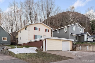 215 Hazel St, Ishpeming, MI 49849