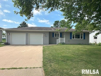 1121 15th St, de Witt, IA 52742
