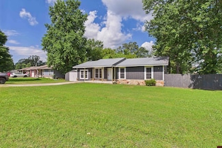 300 Stephanie Dr, Gassville, AR 72635