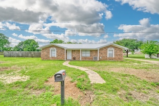 140 Crete St, Normangee, TX 77871