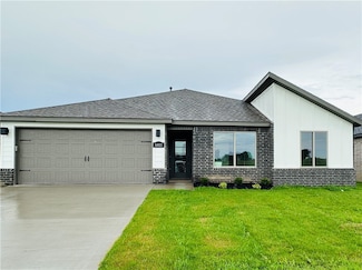 6416 NW Zella St, Highfill, AR 72712