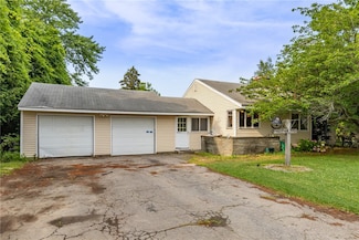 97 Seabury Blvd, Webster, NY 14580