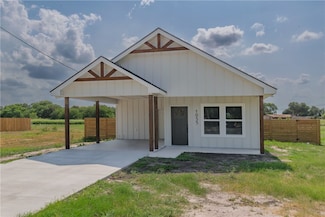 1055 N King St, Alice, TX 78332