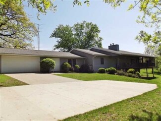 1602 Cedar Cedar Bluff St, Tipton, IA 52772