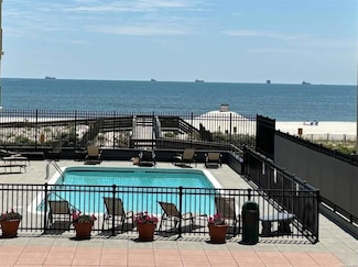 650 Shore Rd Unit 4R, Long Beach, NY 11561