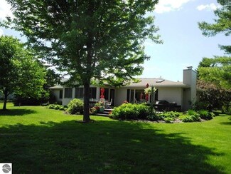 3363 S Sunrise Ln, Lake Leelanau, MI 49653