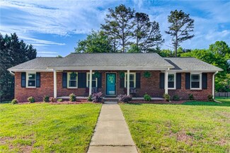 6726 Forest Oak Dr, Clemmons, NC 27012