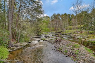 187 Pasold Farm Dr, Cresco, PA 18326