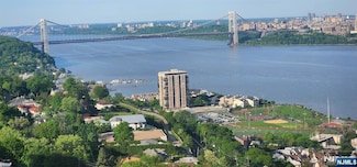 200 Winston Dr Unit 2907, Cliffside Park, NJ 07010