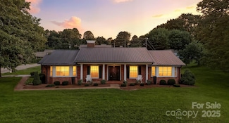 601 Pennell St NE, Lenoir, NC 28645