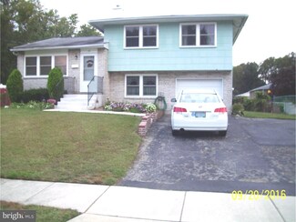 33 Beaver Dr, Barrington, NJ 08007