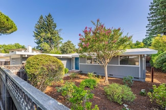 3827 Ross Rd, Palo Alto, CA 94303