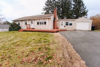 17 Clayton Rd, Holyoke, MA 01040