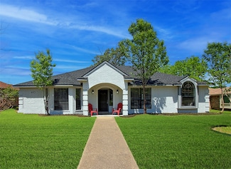 405 Derby Ln, Desoto, TX 75115