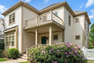 10 Maple St, Medfield, MA 02052