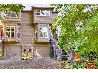 1805 NE Halsey St, Portland, OR 97232