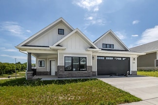 3676 Vintage Ln, Dubuque, IA 52002