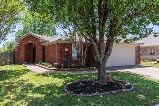 904 High Creek Dr, Euless, TX 76040