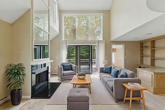 2 Hillside Dr, Wayland, MA 01778