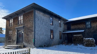 382 S Main St, Alburgh, VT 05440