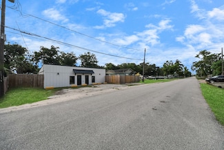 7208 Helmers St, Houston, TX 77022