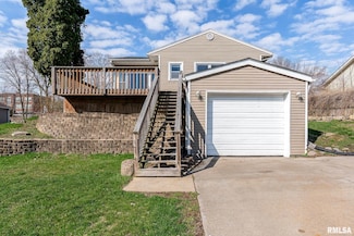 502 2nd Street Place, Le Claire, IA 52753