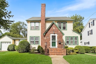 21 Columbia Place, Merrick, NY 11566