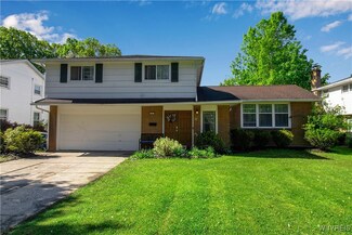 82 Cherrywood Dr, Williamsville, NY 14221