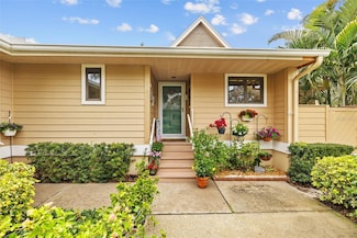 1002 Caravel Ct, Tarpon Springs, FL 34689
