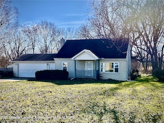 2923 Newark Ave, Lansing, MI 48911