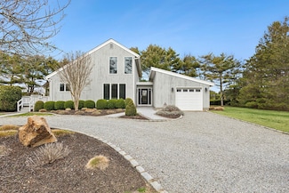 39 Tanners Neck Ln, Westhampton, NY 11977