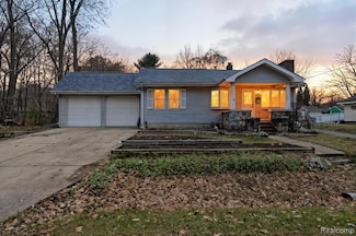 4427 Oakdale St, Genesee, MI 48437