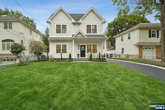 7 Franklin Ave, Livingston, NJ 07039