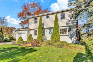 155 Fairview Rd, Farmingdale, NY 11735