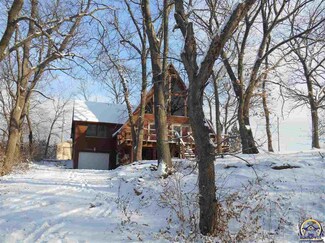 8460 Briarwood Dr, Ozawkie, KS 66070