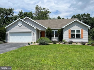 1773 Falcon Ln, Chambersburg, PA 17202