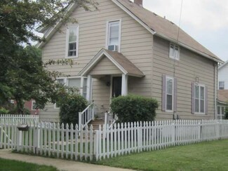 702 Palace St, Aurora, IL 60506