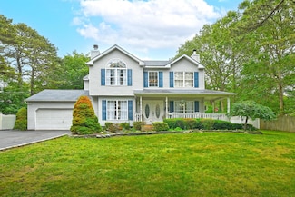 215 Middle Island Rd, Medford, NY 11763