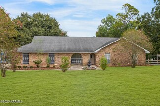 7311 E Admiral Doyle Dr, Jeanerette, LA 70544