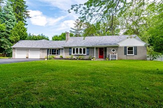 7 Reddy Ln, Albany, NY 12211
