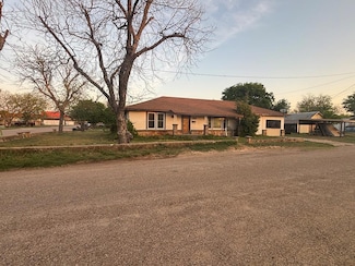 1200 N 10th St, Ballinger, TX 76821
